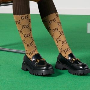 NIB GUCCI Black leather horsebit lug sole loafer with Bee on heel size 39.5